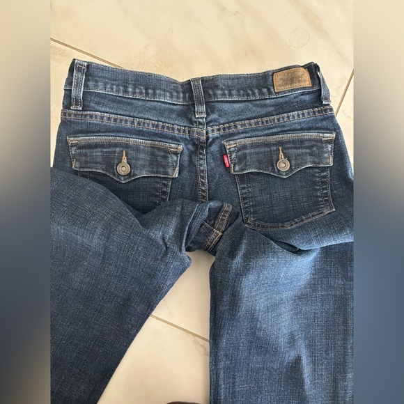 Levi’s Perfectly Slimming Bootcut 512 Jeans - Picture 5 of 6